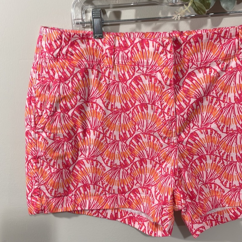 Vineyard Vines Pink and Orange Shell Print Women’s Shorts - Picture 2 of 16